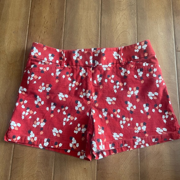 Loft Floral Shorts with Pockets red size 8 women’s - Picture 2 of 3
